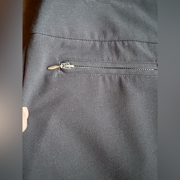 Chicos Black Capri Dress Pants  Roll Tab Cuff Sz 1.5 Zipper Front Pockets - Picture 4 of 14